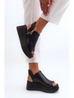 Zazoo 1792 Kožené Vyšívané Sandály Na Klinu Černé