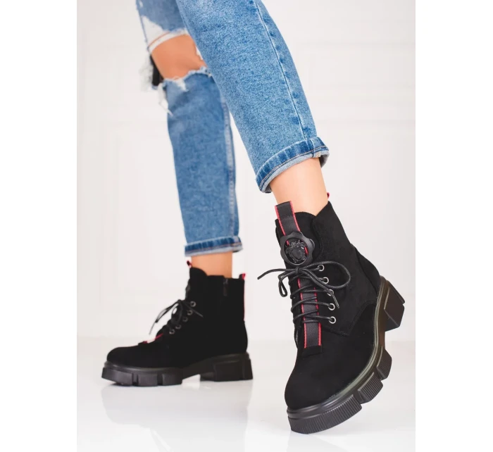 Praktické kotníčkové boty dámské černé na plochém podpatku Praktické kotníčkové boty dámské černé na plochém podpatku