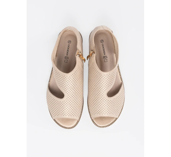 Trendy dámské zlaté  sandály na plochém podpatku