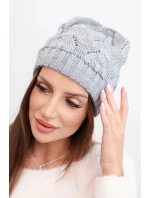 Dámská zimní pletená čepice s vzorem šedá model 21817805 - K-Fashion Dámská zimní pletená čepice s vzorem šedá model 21817805 - K-Fashion