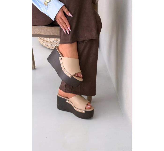 Dámské nazouváky na platformě s béžové model 21918817 - Boto Dámské nazouváky na platformě s béžové model 21918817 - Boto