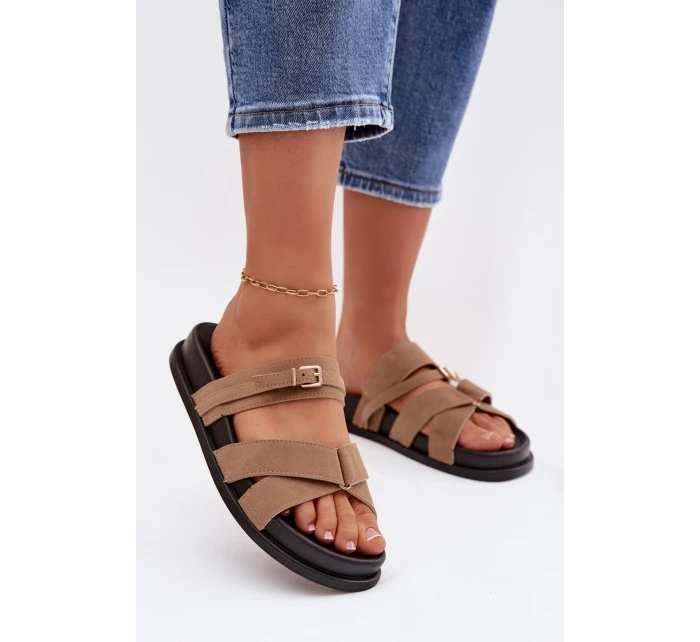 Dámské pantofle s pásky a zlatým přezkou tmavě béžové model 21954632 - Boto