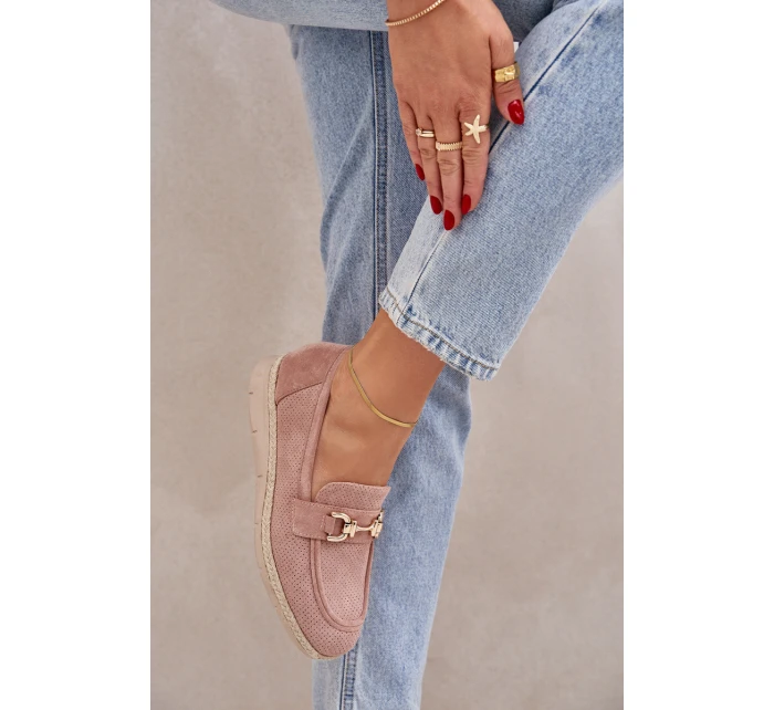 Dámské mokasíny s a zlatým detailem a pletením růžové model 21683732 - Boto