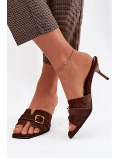 Dámské sandály na podpatku s páskem a zlatým přezkou Čokoládové model 22038448 - Boto