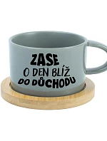 ZASE O DEN BLÍŽ DO DŮCHODU - šedý hrníček makronka 200 ml