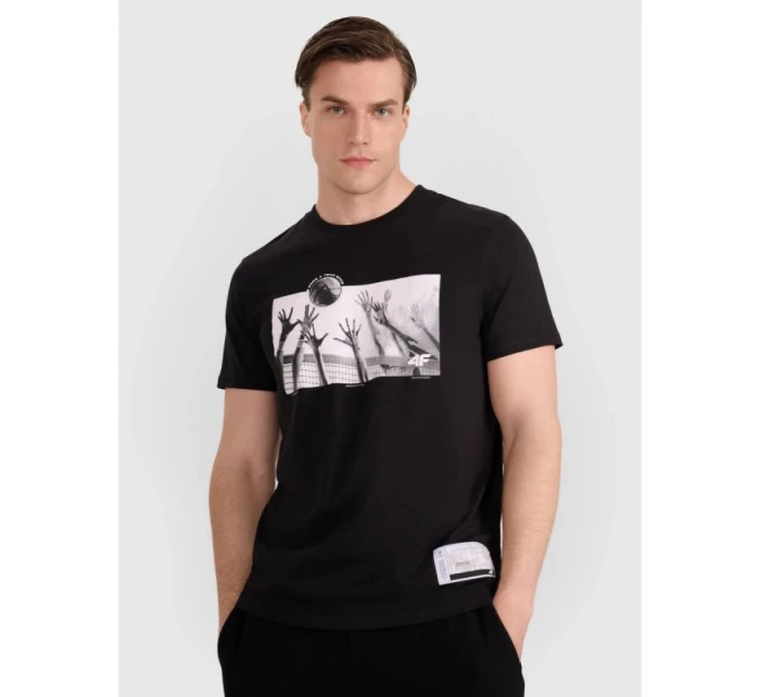 Pánské volejbalové tričko s potiskem 4F 4FRAW25TTSHM3319-20S Pánské volejbalové tričko s potiskem 4F 4FRAW25TTSHM3319-20S