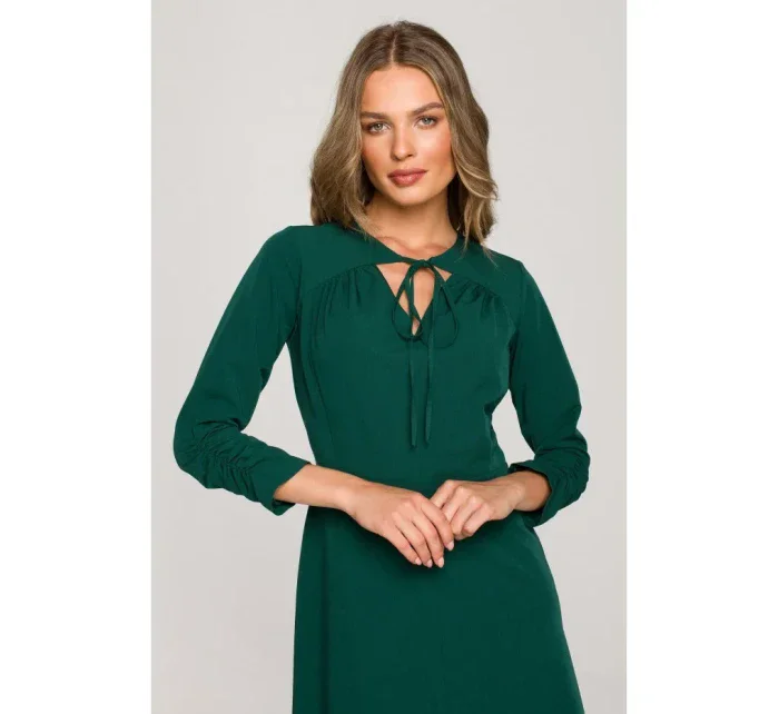 S325 Přiléhavé šaty s vázaným výstřihem - zelené