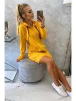 Mikina s kapucí v hořčicové barvě