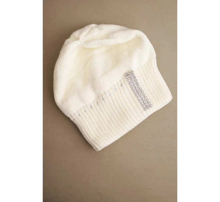 Dámská zimní čepice vlněná s krystaly model 21750390 ecru - K-Fashion Dámská zimní čepice vlněná s krystaly model 21750390 ecru - K-Fashion