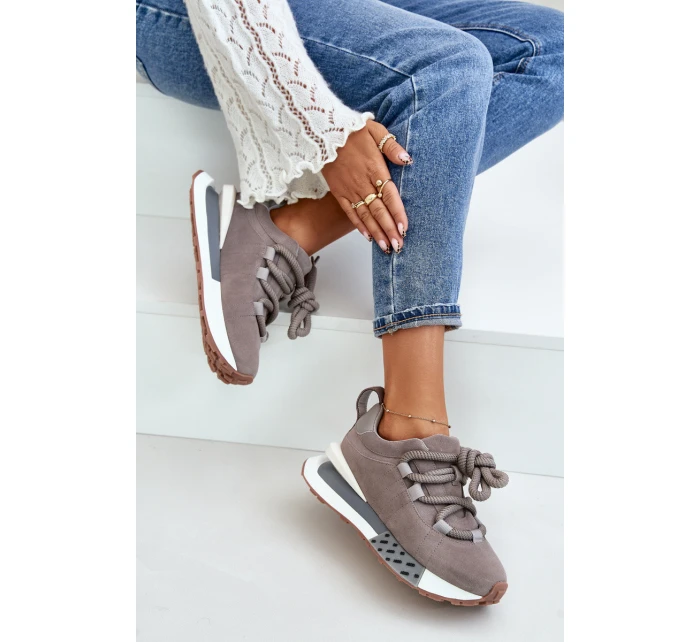 Semišové dámské sneakersy na platformě s tlustým šněrováním Artiker 54C1463 šedé Semišové dámské sneakersy na platformě s tlustým šněrováním Artiker 54C1463 šedé