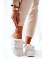 Lesklé pantofle bílé model 21570304 - EVENTO