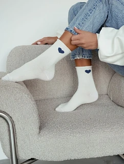 Dámské Ecru model 22044942 ponožky s tmavě modrým srdcem - Milena