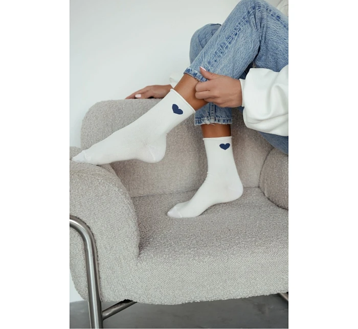 Dámské Ecru model 22044942 ponožky s tmavě modrým srdcem - Milena
