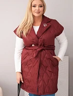 Dámská prošívaná vesta Plus Size s páskem a límcem slivková