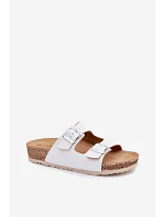 Dámské pantofle s přezkami model 22094917 Bílé - Inblu Dámské pantofle s přezkami model 22094917 Bílé - Inblu