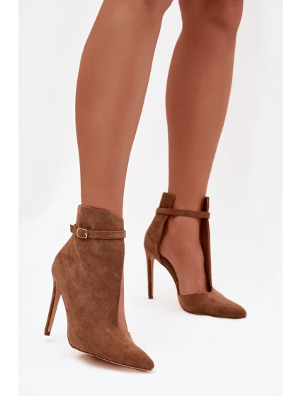 Dámské kotníkové boty na jehlovém podpatku z eko semiše Amalundi – tmavě béžové Dámské kotníkové boty na jehlovém podpatku z eko semiše Amalundi – tmavě béžové