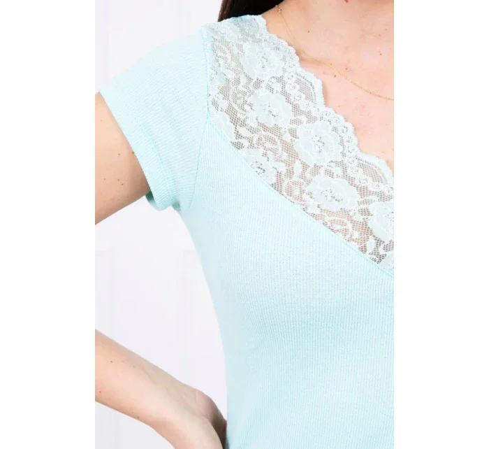 Halenka s krajkovým výstřihem mátová