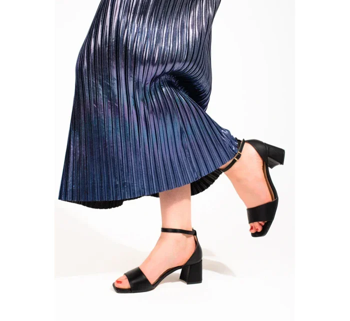 Jedinečné dámské sandály černé na širokém podpatku Jedinečné dámské sandály černé na širokém podpatku