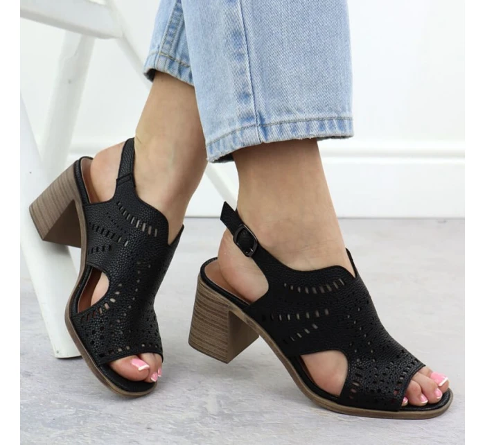 Dámské ažurové sandály na podpatku černé Jezzi 24125