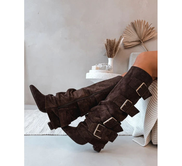 Dámské kozačky na podpatku s lemem a zlatými Eco semiš čokoládové model 21786876 - Boto Dámské kozačky na podpatku s lemem a zlatými Eco semiš čokoládové model 21786876 - Boto