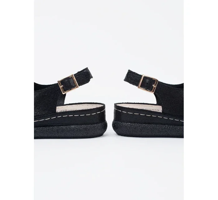 Trendy černé sandály dámské na plochém podpatku Trendy černé sandály dámské na plochém podpatku