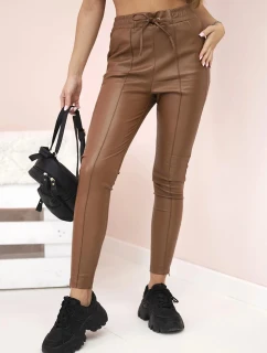 Dámské kalhoty z eko kůže s vázáním a rozparkem na nohavici hnědé