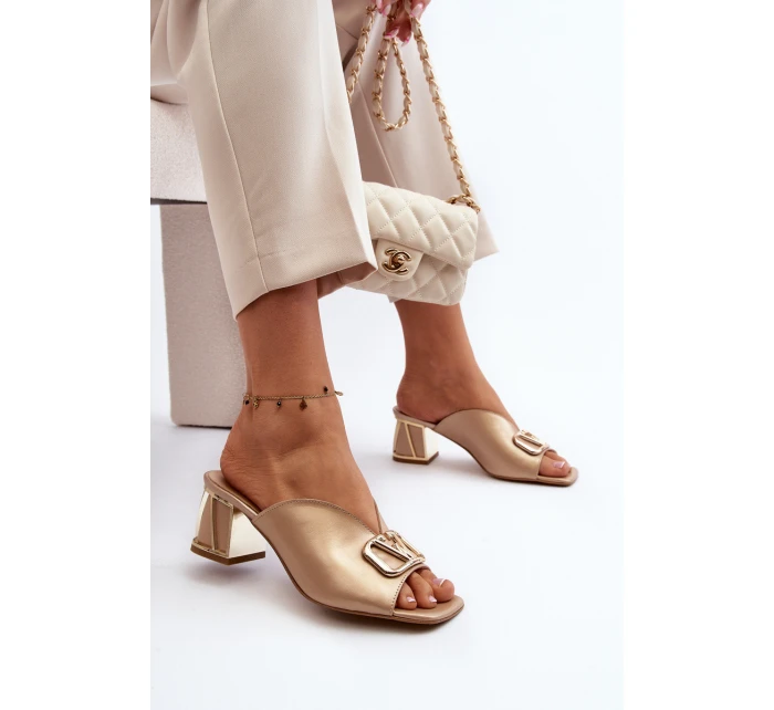 Elegantní dámské sandály na podpatku model 21647439 zlaté - Laura Messi