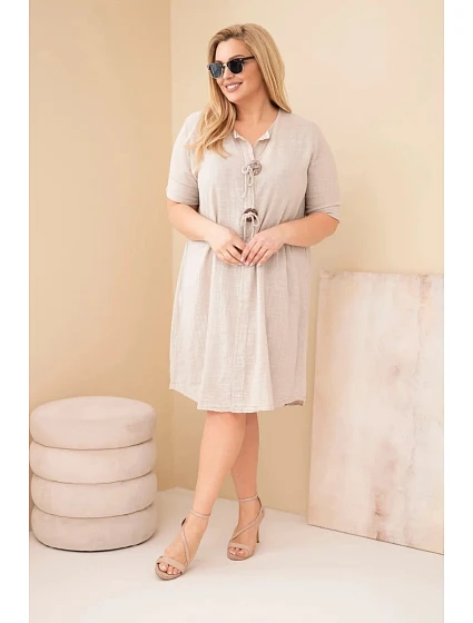 Dámské bavlněné šaty pro plnoštíhlé s vázáním na výstřihu béžová