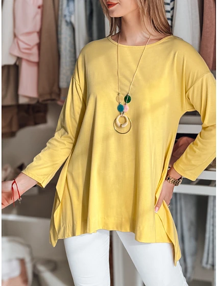 Dámská máslová halenka oversize s přívěskem žlutá Dstreet model 21985734 - FashionStreet Dámská máslová halenka oversize s přívěskem žlutá Dstreet model 21985734 - FashionStreet