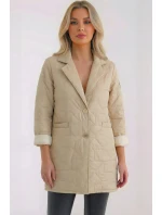 Dámská bunda Plus Size prošívaná s ozdobnými knoflíky a límcem tmavě béžová Dámská bunda Plus Size prošívaná s ozdobnými knoflíky a límcem tmavě béžová