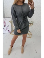 Zateplené šaty s ozdobným páskem grafitové