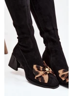 Dámské kozačky na podpatku s ozdobnou mašlí D&A – černé