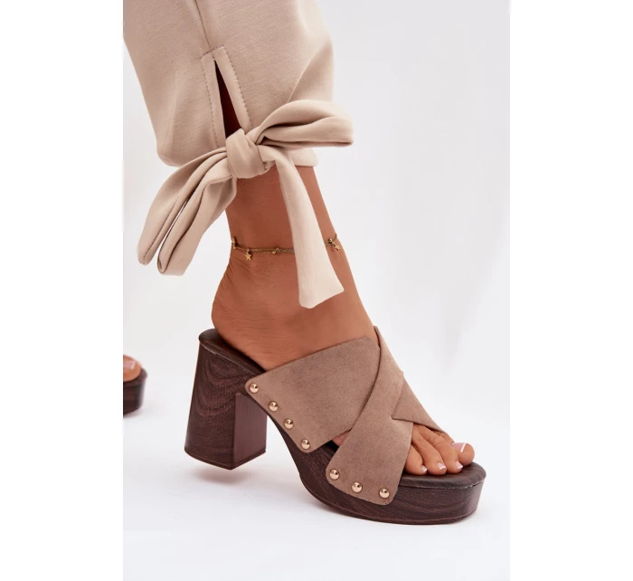Dámské sandály na podpatku se zlatými přezkami tmavě béžové Nerelle