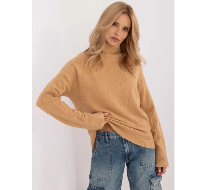 Sweter AT SW camelowy model 20459081 - FPrice Sweter AT SW camelowy model 20459081 - FPrice