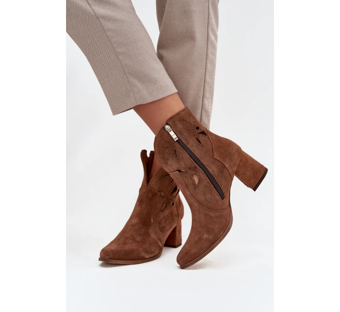 Semišové perforované dámské kotníkové boty na podpatku Zazoo 3647 hnědé