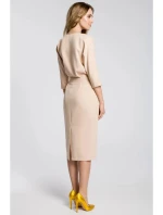 Dámské šaty střední délky s volným vrškem M360 béžové - Moe Dámské šaty střední délky s volným vrškem M360 béžové - Moe