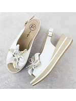 Filippo 7045 dámské kožené sandály s květinovým podpatkem bílé barvy