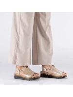 Dámské zlaté sandály na klínku model 22097425 - Rieker Dámské zlaté sandály na klínku model 22097425 - Rieker