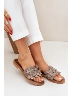 model 21684151 Dámské Kožené Pantofle Na Plochém Podpatku Taupe - Zazoo