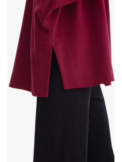model 21379812 Pletená mikina uvolněného střihu vínová - BeWear model 21379812 Pletená mikina uvolněného střihu vínová - BeWear