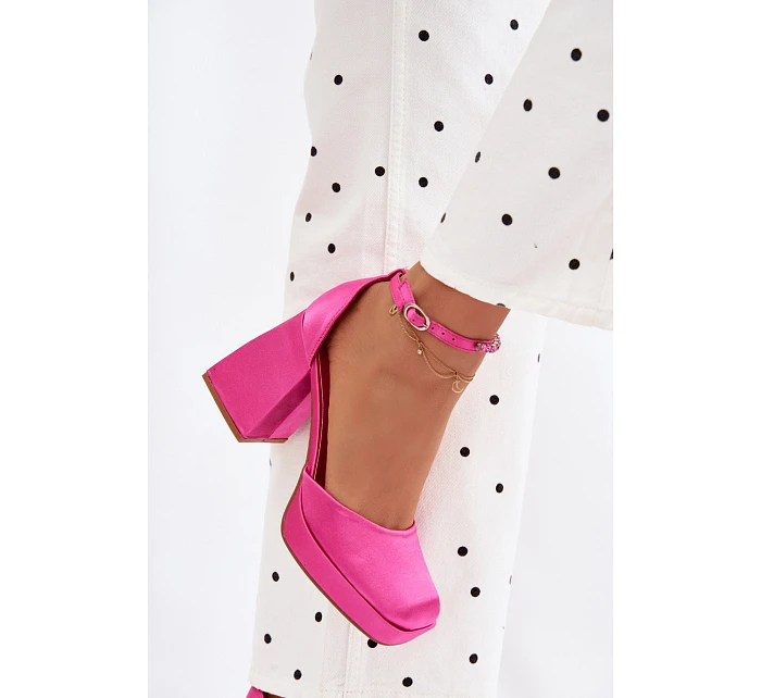 Sandály na podpatku s povrchem model 22107135 - Boto