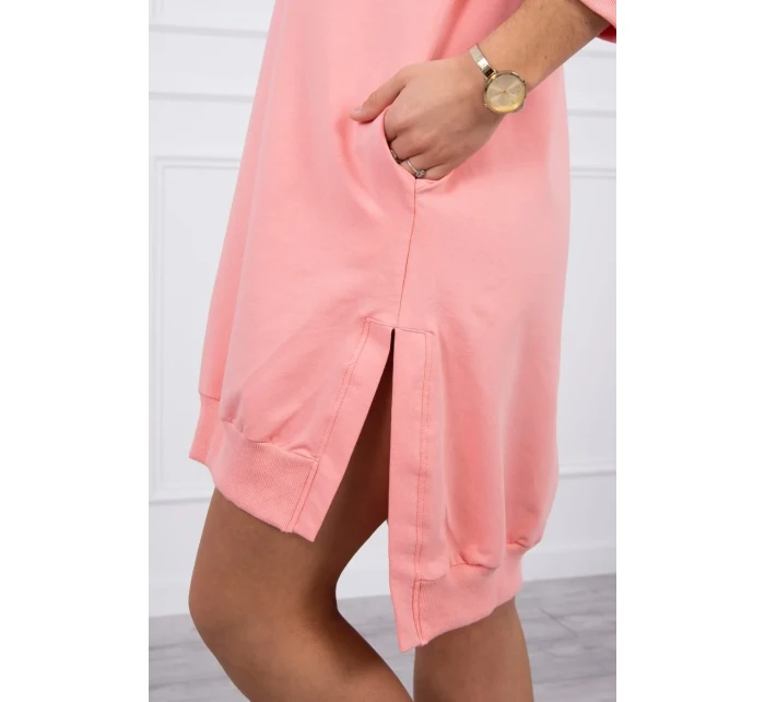 Šaty s kapucí a delšími zády v meruňkové barvě Šaty s kapucí a delšími zády v meruňkové barvě