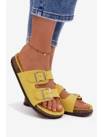 Dámské pantofle s přezkami Žluté model 21943311 - Boto