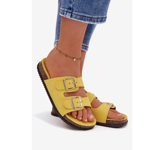 Dámské pantofle s přezkami Žluté model 21943311 - Boto