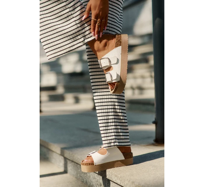 Dámské Pantofle Na Platformě S Přezkami model 21694057 Bílé - Lee Cooper