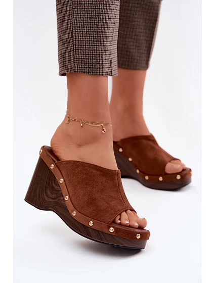 Dámské sandály na platformě z imitace semiše zlaté Camel model 22125747 - Boto