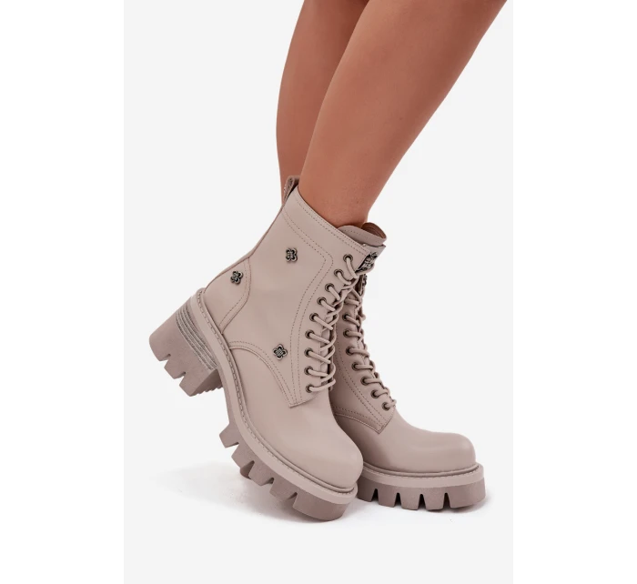 Dámské kožené workery na podpatku s ozdobnými připínáčky Artiker – béžové Dámské kožené workery na podpatku s ozdobnými připínáčky Artiker – béžové