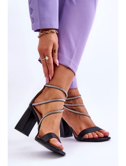 Módní sandály se zirkony černé model 21614475 - Boto Módní sandály se zirkony černé model 21614475 - Boto