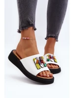 Dámské kožené pantofle na platformě s ozdobou Béžové model 21649467 - VINCEZA