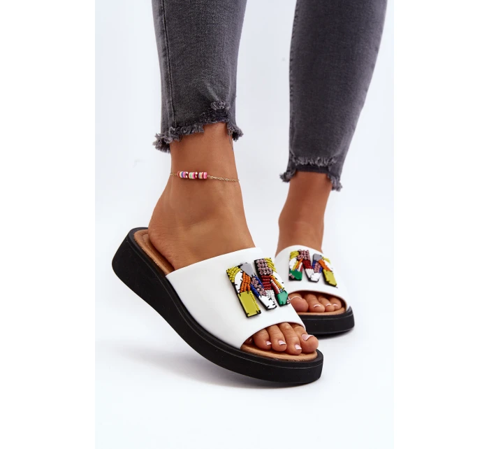 Dámské kožené pantofle na platformě s ozdobou Béžové model 21649467 - VINCEZA